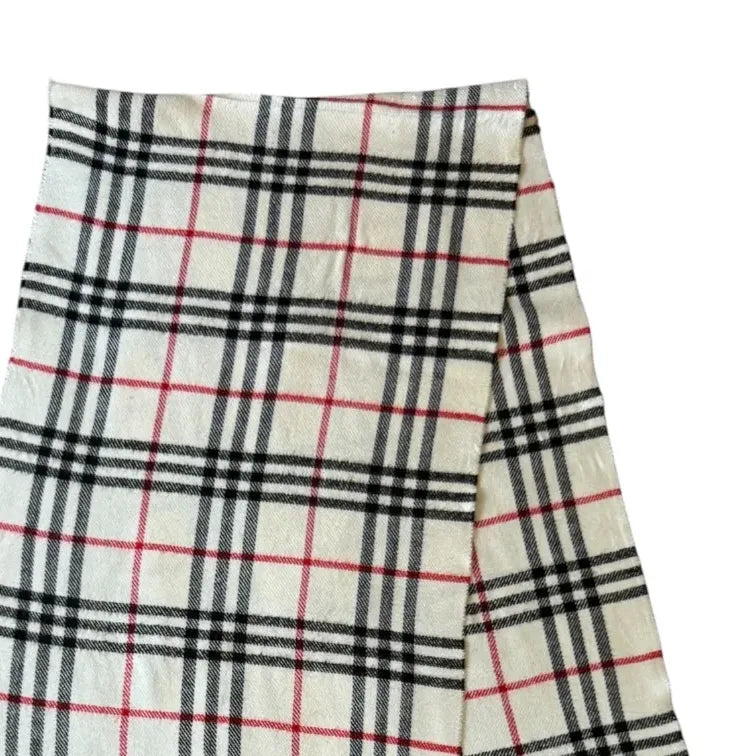 Burberrys Lambswool White Scarf