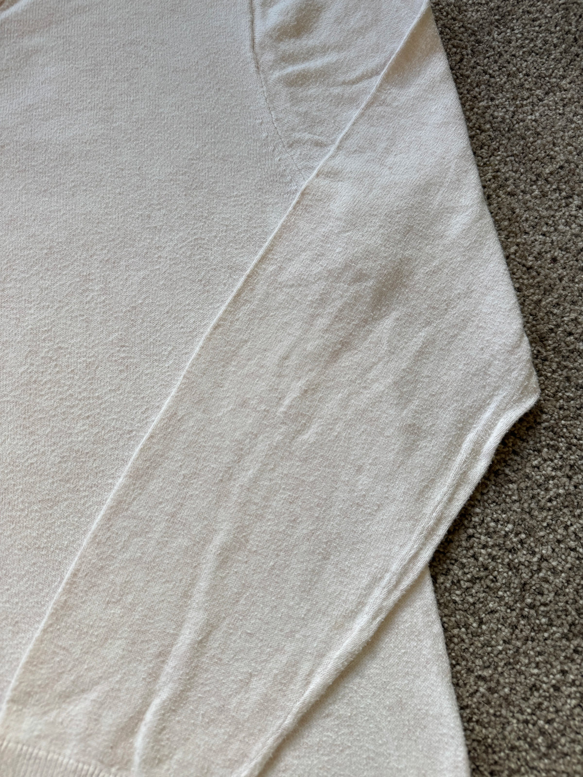 <p>Medium Gap Off-White Red Specked Thin Jumper</p>