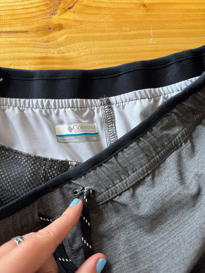Large Columbia Speckled Grey Shorts
