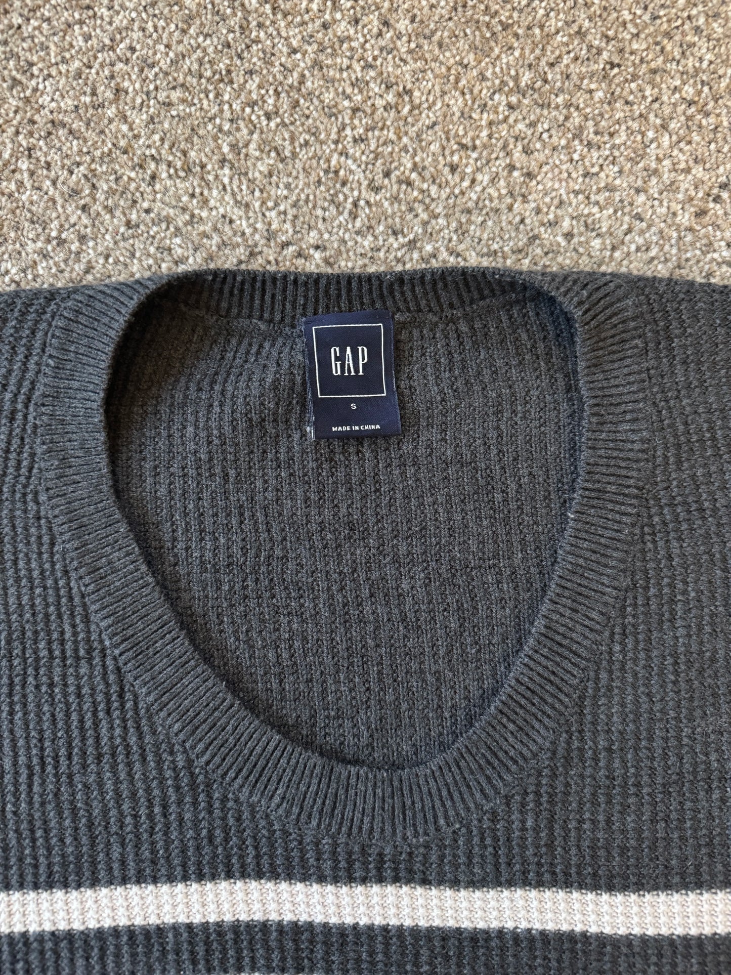 Women's Small Gap Grey V-Neck Jumper