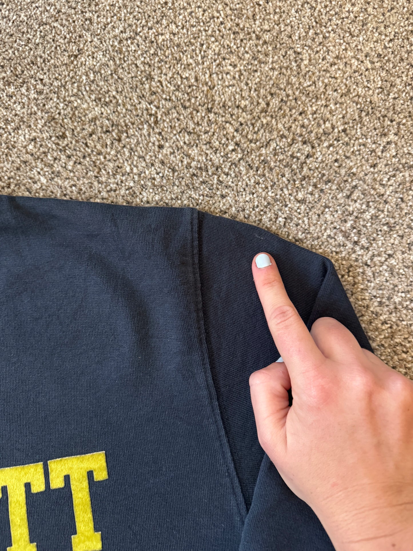 Medium Carhartt Navy Sweatshirt