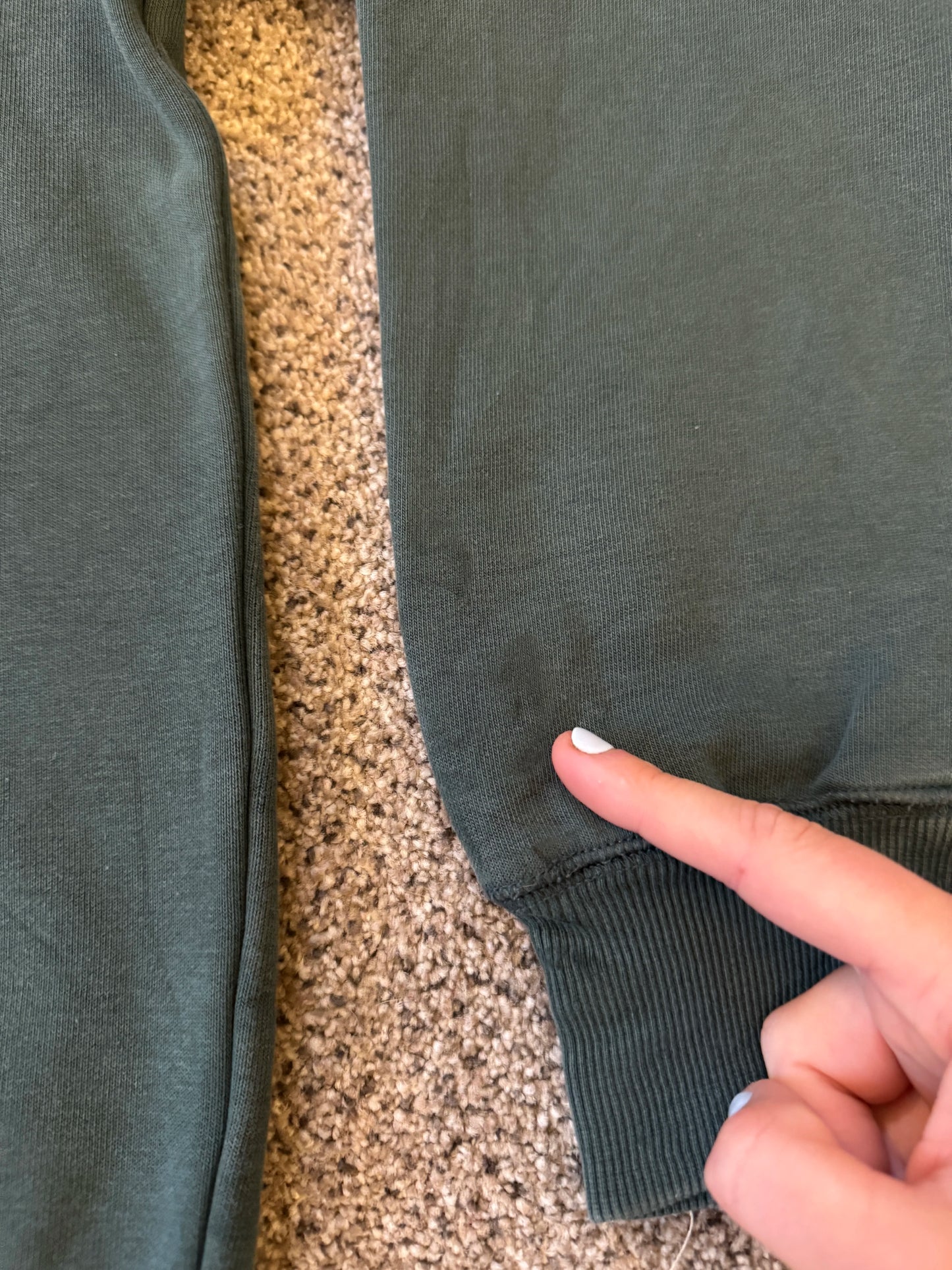 Medium Carhartt Forest Green Sweatshirt