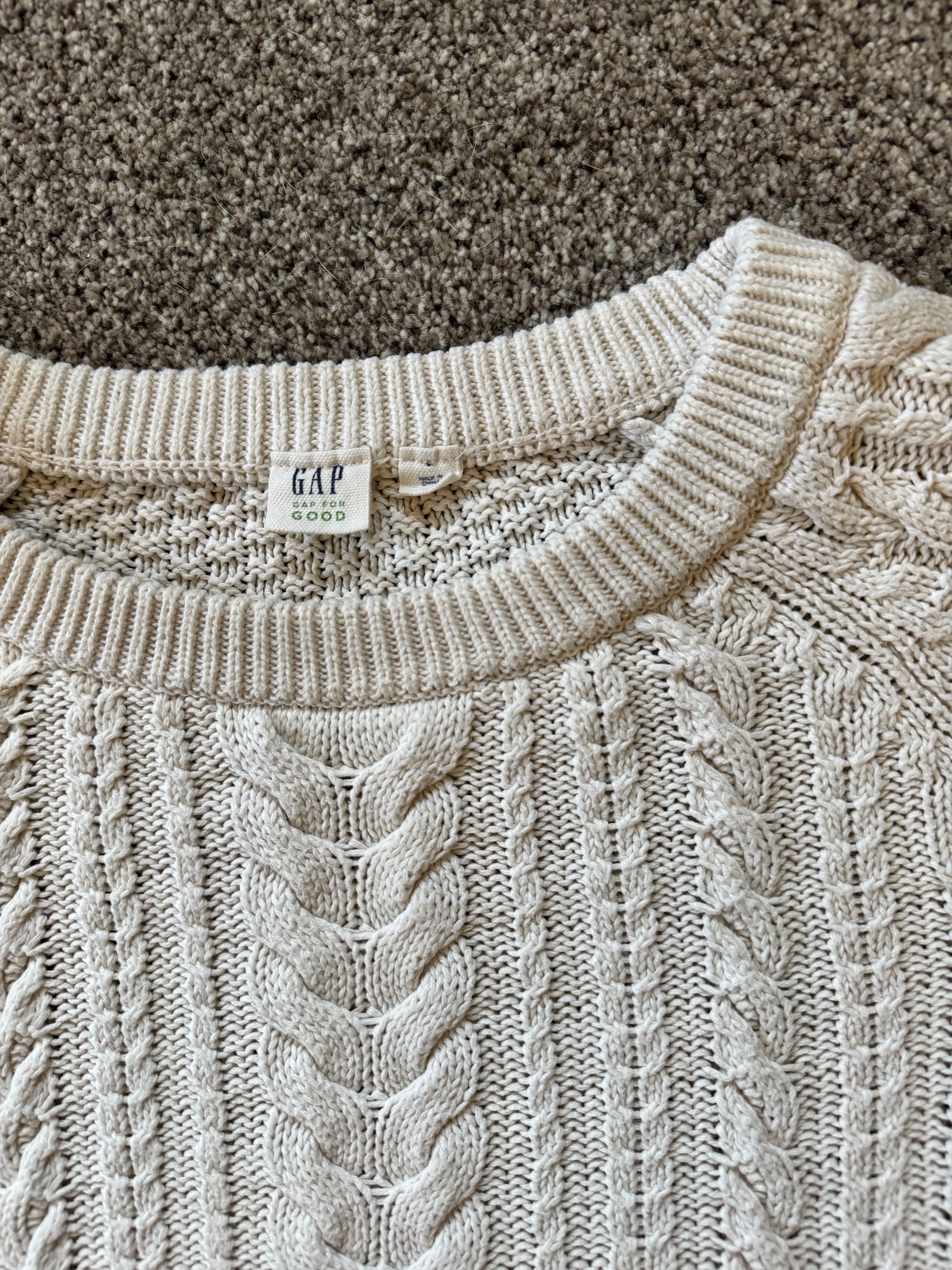 Woman's Large Gap Cream Cable Knit
