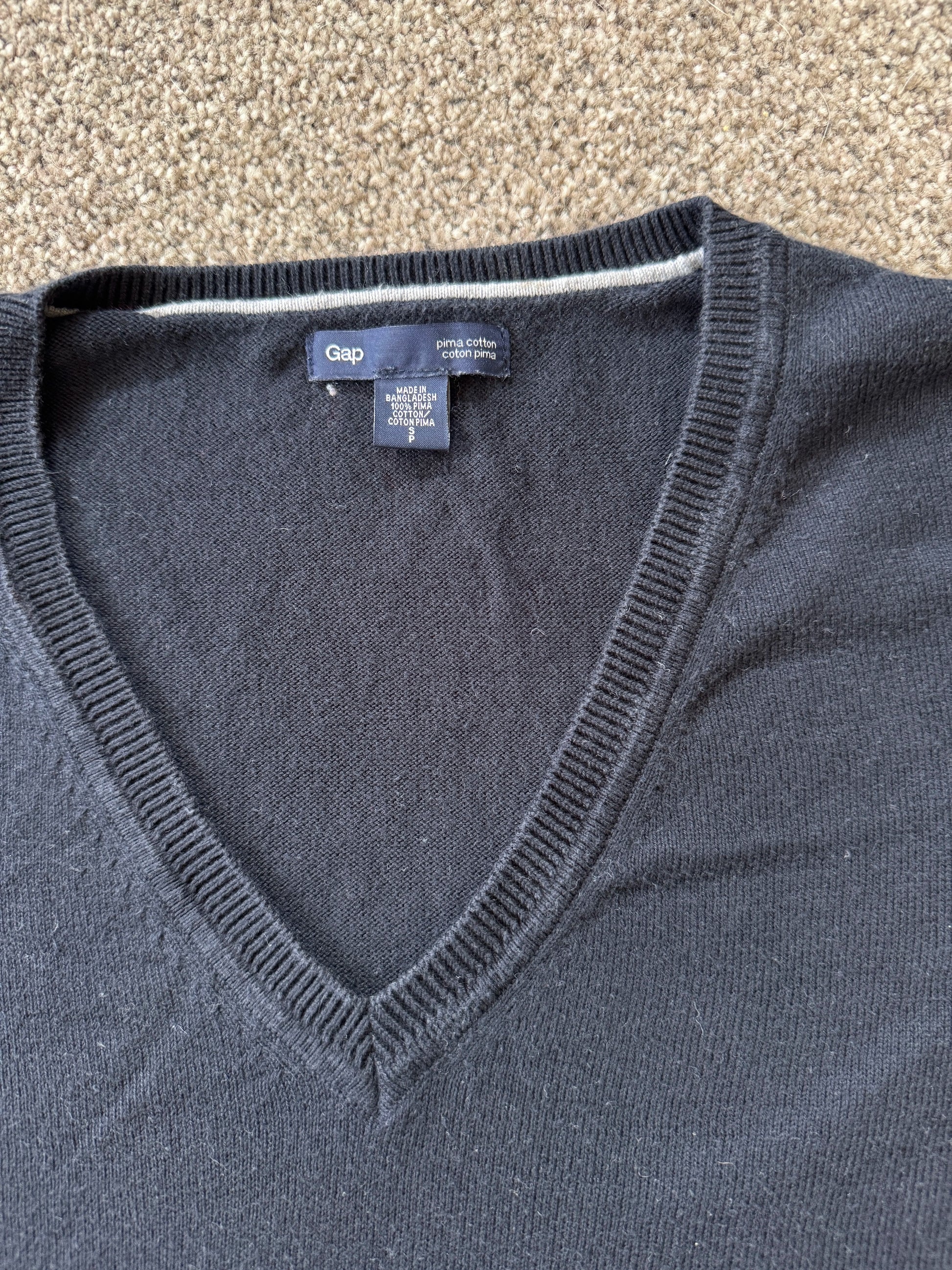 Woman's Small Gap Navy Thin V-Neck Jumper