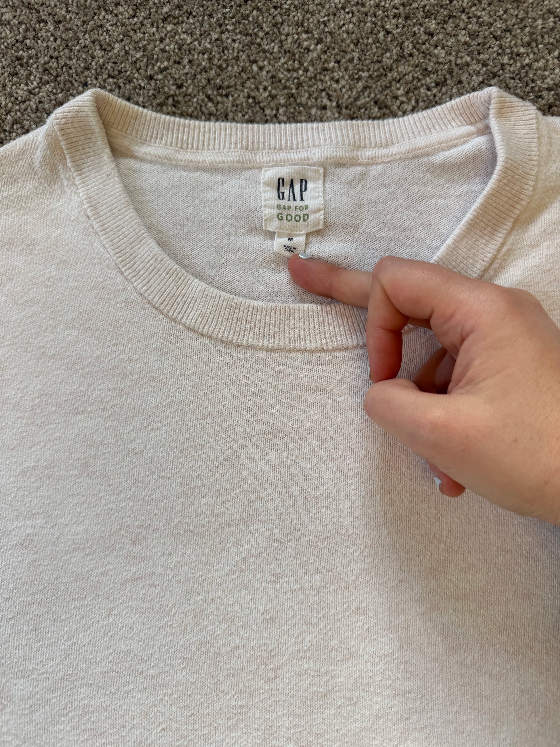 <p>Medium Gap Off-White Red Specked Thin Jumper</p>