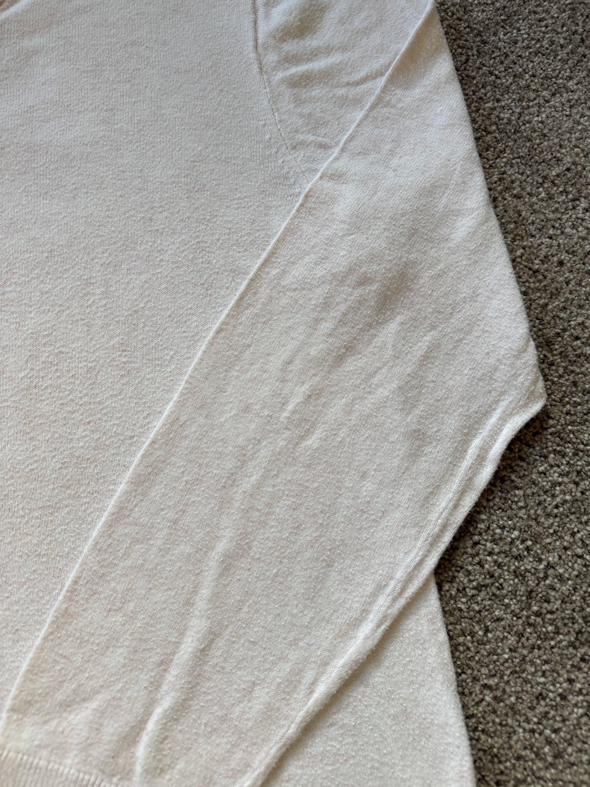 <p>Medium Gap Off-White Red Specked Thin Jumper</p>