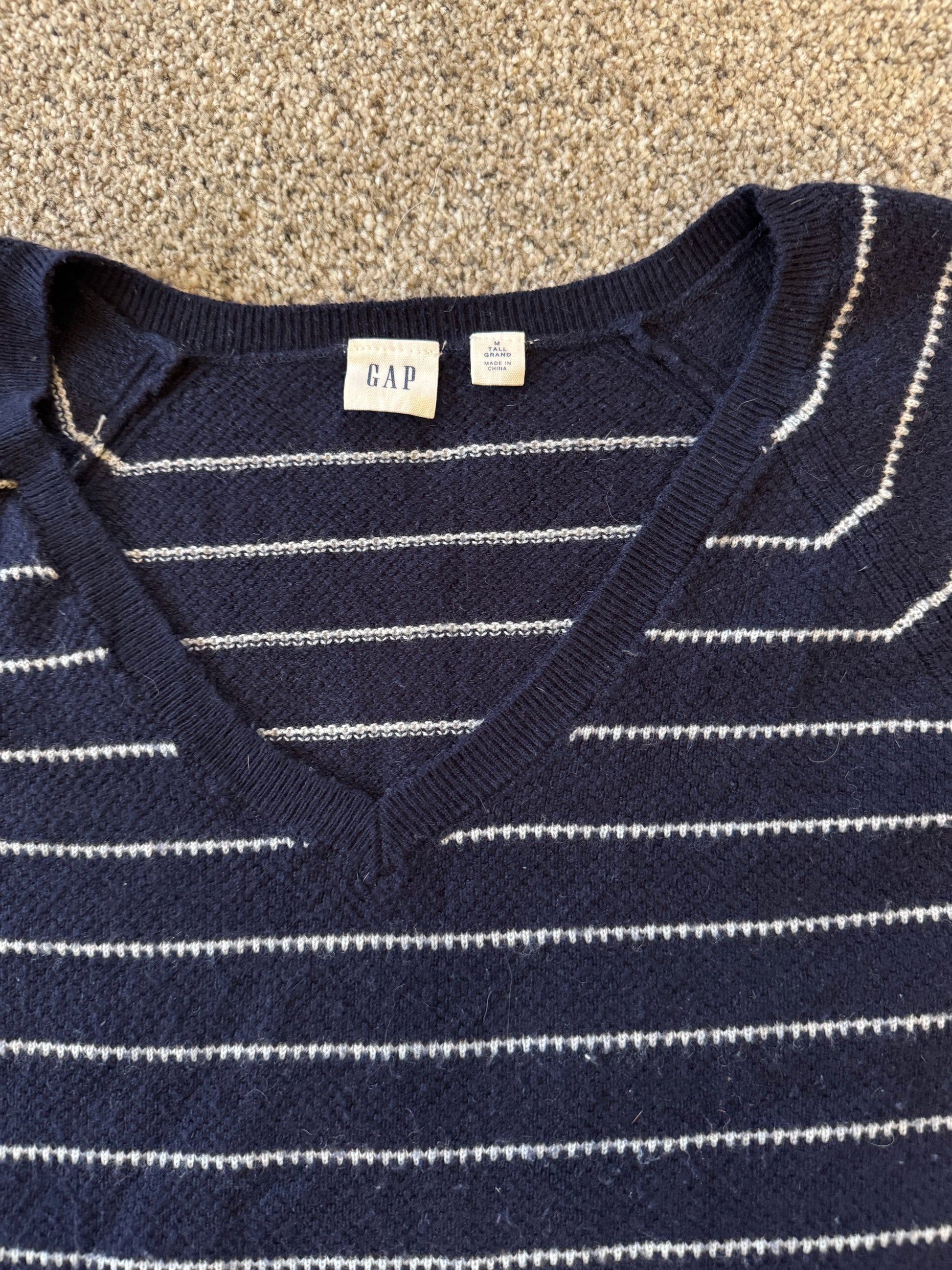 Woman's Medium Tall Gap Navy Thin V-Neck