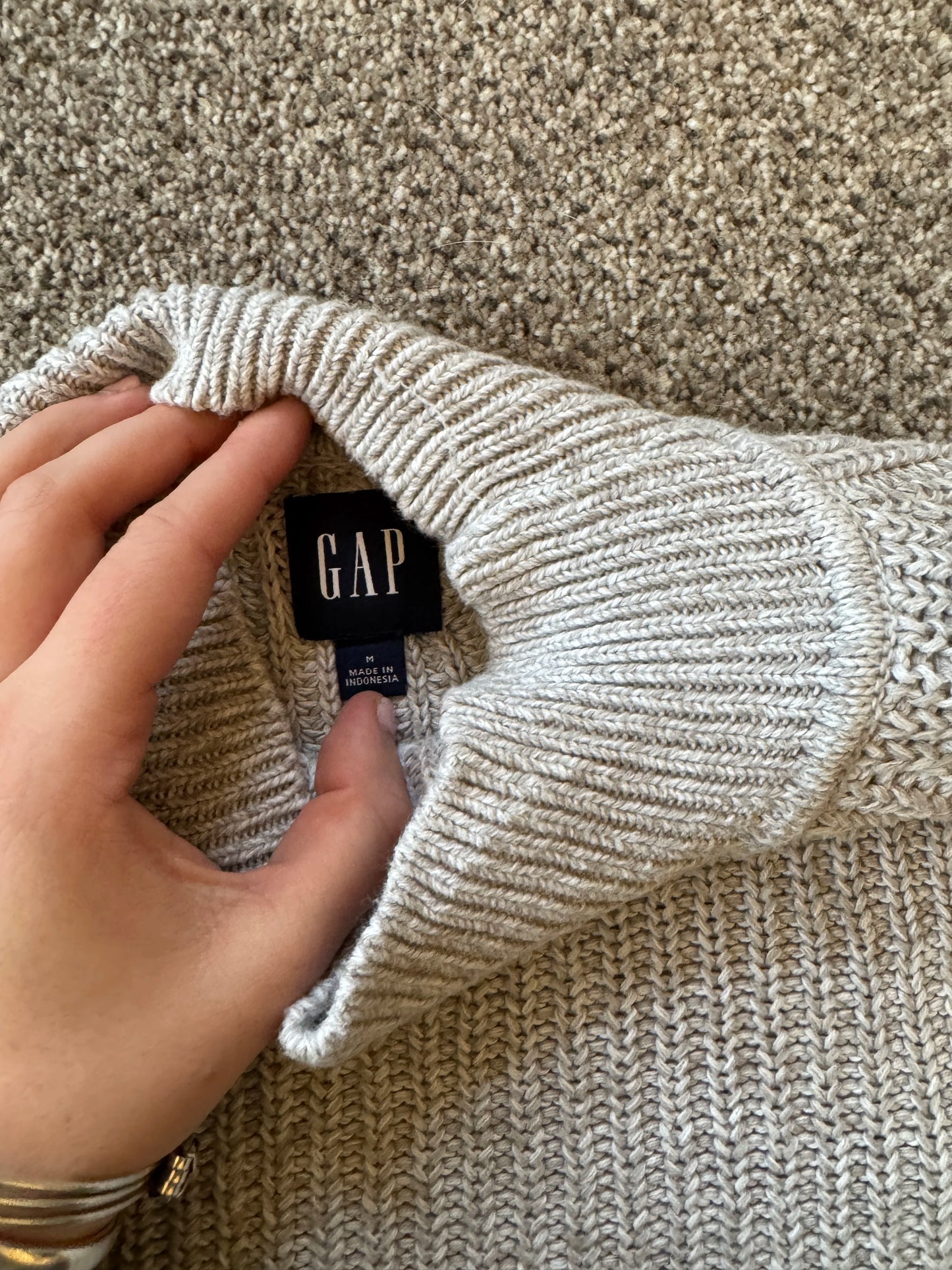 Woman's Medium Gap Grey Knitted Jumper