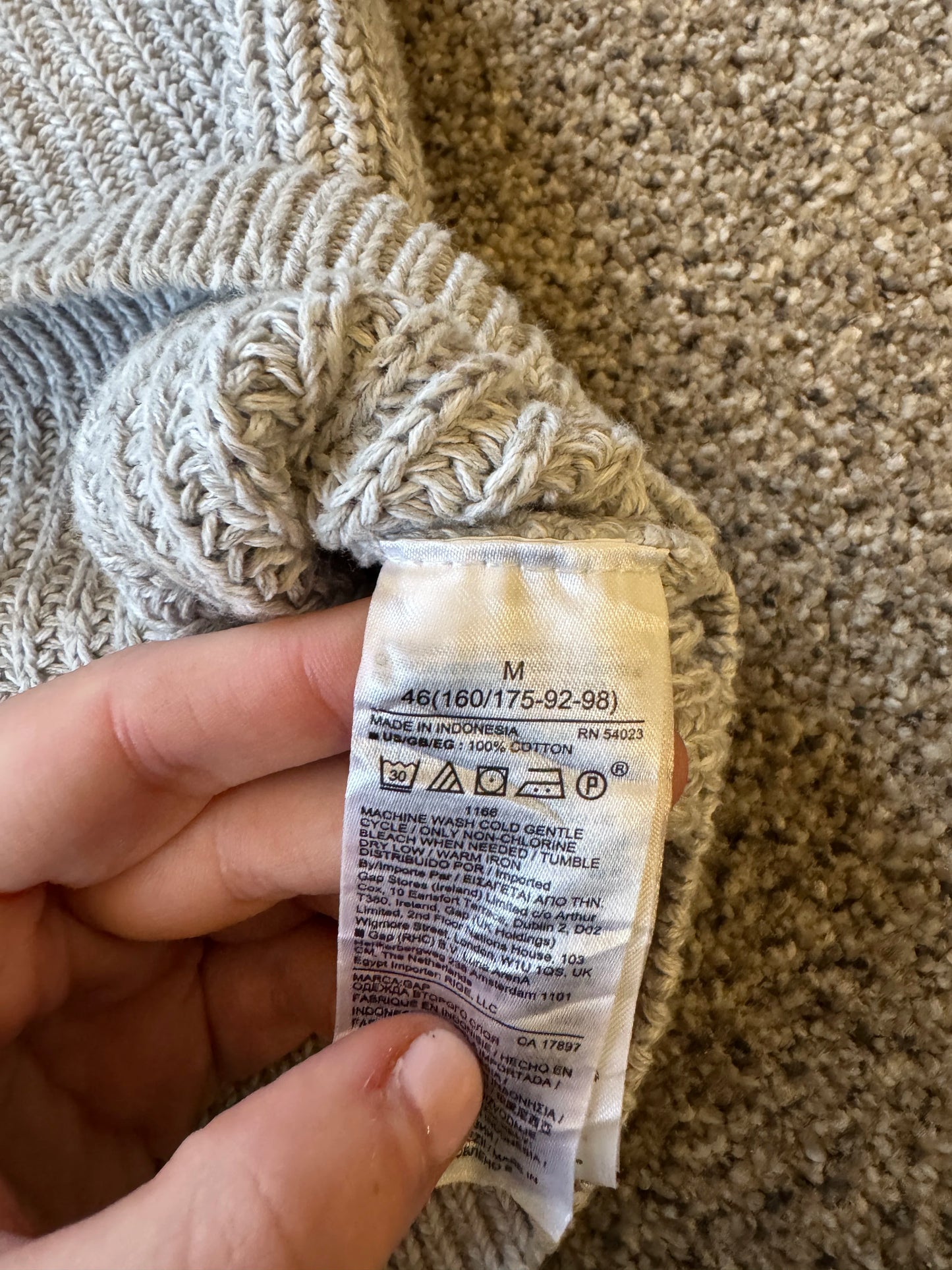 Woman's Medium Gap Grey Knitted Jumper