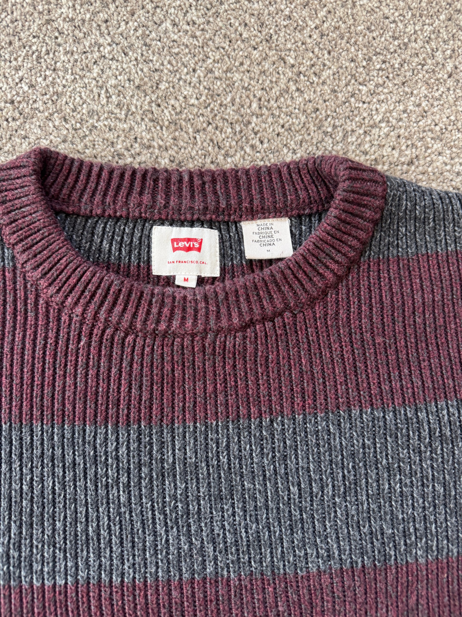 Medium Levi's Grey and Burgundy Knitted Jumper